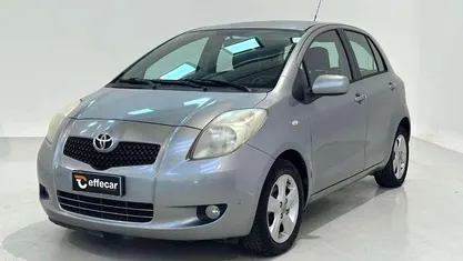 Usata Toyota Yaris Sol 69 CV (50 kW) 2006 Argento Berlina