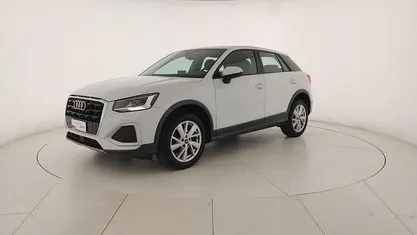 Usata Audi Q2 Advanced 150 CV (110 kW) 2023 2y bianco ghiacciaio metallizzato SUV