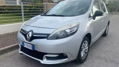 Usata Renault Scénic III XMOD 110 CV (80 kW) 2016 Grigio Monovolume