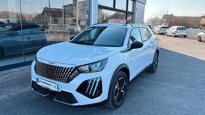 Usata Peugeot 2008 Allure 131 CV (96 kW) 2025 Bianco SUV