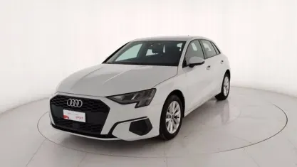 Käytetty Audi A3 Business 110 HP (80 kW) 2023 Valkoinen Sedan