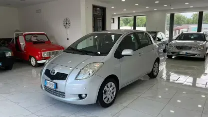 Usata Toyota Yaris Sol 69 CV (50 kW) 2008 Grigio Utilitaria