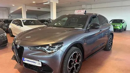 Grigio Usata 2024 Alfa Romeo Stelvio Veloce SUV | 40.700 € (Cara)