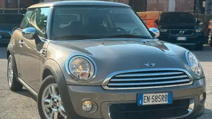 Usata Mini Cooper D 90 CV (66 kW) 2012 Marrone Utilitaria