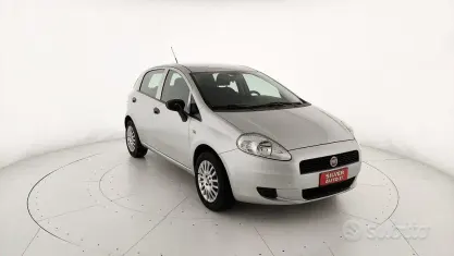 Usata Fiat Grande Punto 65 CV (47 kW) 2010 Grigio Utilitaria
