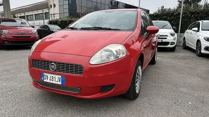 Rosso Usata 2009 Fiat Grande Punto Active Due volumi | 4500 € (Molto cara)