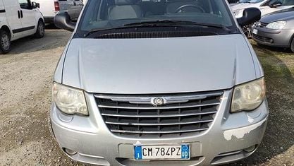 Usata Chrysler Voyager 143 CV (105 kW) 2004 Grigio Monovolume