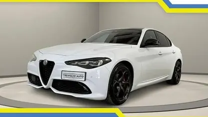Usata Alfa Romeo Giulia 209 CV (153 kW) 2024 Bianco / pastello Berlina