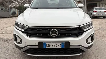 Usata 2023 VW T-Roc Life SUV | 19.500 € (Buon prezzo)