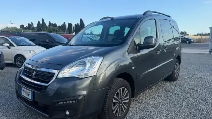 Usata Peugeot Partner Tepee 99 CV (72 kW) 2017 Grigio Monovolume