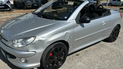 Usata Peugeot 206 CC 109 CV (80 kW) 2005 Argento Cabrio