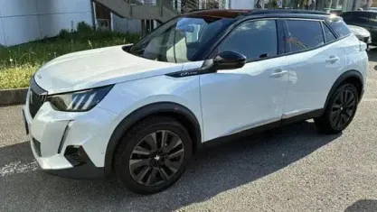 Usata Peugeot 2008 GT-line 131 CV (96 kW) 2020 Bianco tetto nero SUV