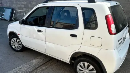 Usata Suzuki Ignis 83 CV (61 kW) 2001 Bianco Utilitaria