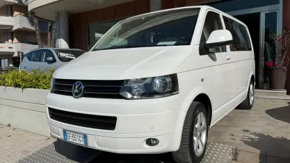 Begagnad VW Multivan Highline 180 HK (132 kW) 2010 Vit Minibuss