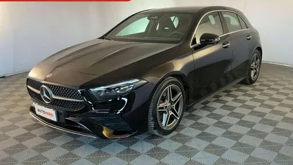 Usata Mercedes A180 AMG Line Premium 116 CV (85 kW) 2023 Nero Berlina