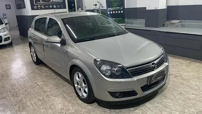 Grigio Usata 2005 Opel Astra Enjoy Tre volumi | 1800 € (Ottimo prezzo)