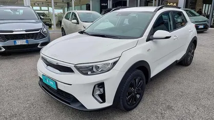 Usata Kia Stonic Style 83 CV (61 kW) 2022 Bianco SUV