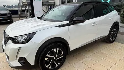 Usata Peugeot 2008 Allure 131 CV (96 kW) 2022 SUV