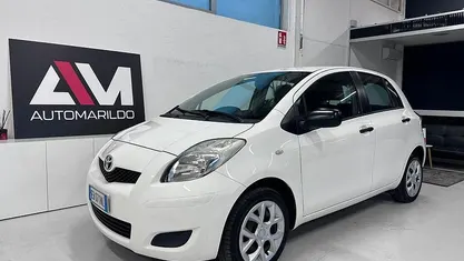 Usata Toyota Yaris 69 CV (50 kW) 2010 Bianco Utilitaria