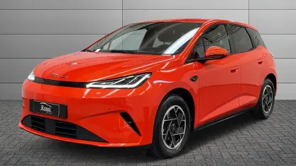 Nuova BYD Dolphin Boost 69 kW (95 CV) 2026 Orange sunset Utilitaria