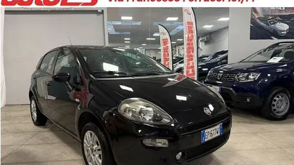 Nero Usata 2013 Fiat Punto Lounge Tre volumi | 4999 € (Buon prezzo)