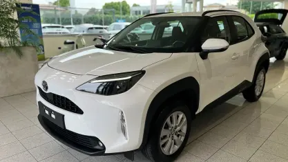 Usata Toyota Yaris Business Edition 92 CV (67 kW) 2023 Bianco pastello Utilitaria