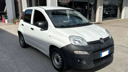 Usata Fiat Panda Pop 69 CV (50 kW) 2019 Bianco pastello Utilitaria