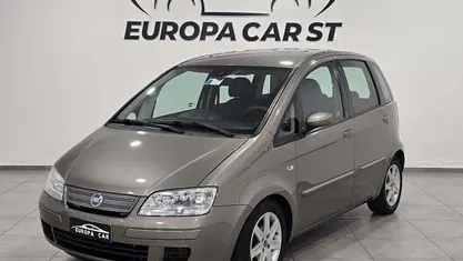Marrone Usata 2009 Fiat Idea Monovolume | 3900 € (Buon prezzo)