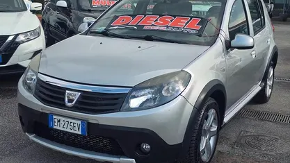 Usata Dacia Sandero Stepway 88 CV (64 kW) 2012 Argento Berlina