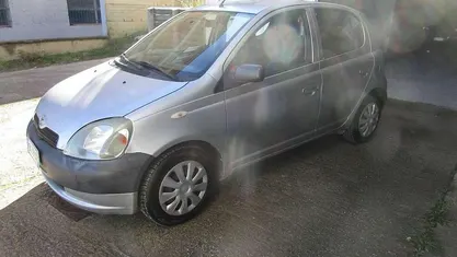 Usata 2000 Toyota Yaris Sol Tre volumi | 1200 € (Buon prezzo)