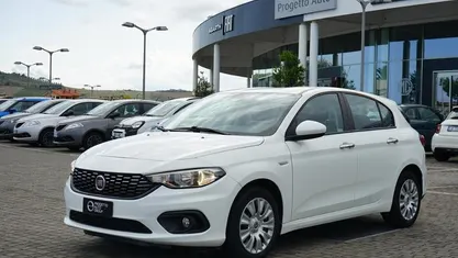 Usata Fiat Tipo Easy 95 CV (69 kW) 2016 Bianco pastello Berlina