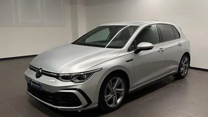 Usata VW Golf VIII R-line 150 CV (110 kW) 2023 Argento Utilitaria