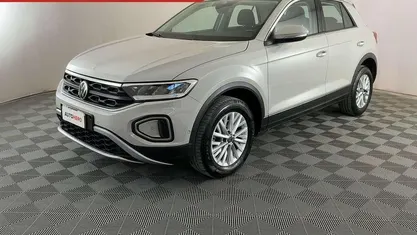 Usata VW T-Roc Life 110 CV (80 kW) 2024 Beige SUV