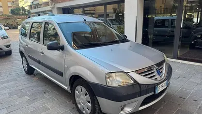 Usata Dacia Logan Lauréate 86 CV (63 kW) 2009 Grigio Monovolume