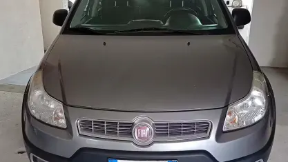 Usata Fiat Sedici Dynamic 120 CV (88 kW) 2011 Grigio SUV