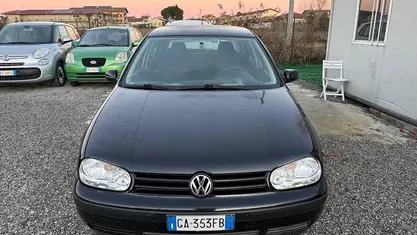 Usata VW Golf IV 74 CV (54 kW) 2001 Berlina