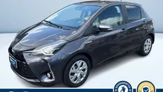 Grigio scuro metallizzato Usata 2019 Toyota Yaris Hybrid Active Tre volumi | 14.300 € (Buon prezzo)