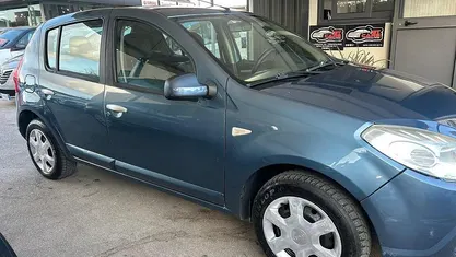 Usata Dacia Sandero Lauréate 72 CV (52 kW) 2009 Berlina