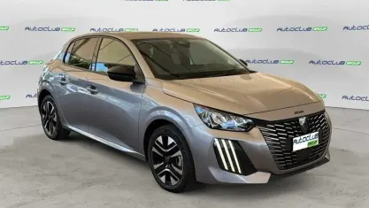 Usata Peugeot 208 Allure 101 CV (74 kW) 2025 Grigio Utilitaria