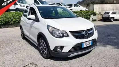 Usata Opel Karl Rocks 75 CV (55 kW) 2018 Bianco Utilitaria