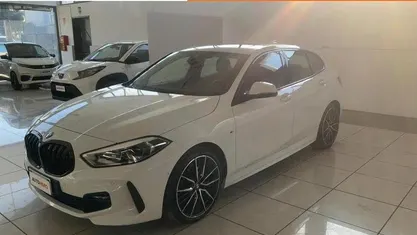 Bianco Usata 2021 BMW 118 M Sport Due volumi | 25.999 € (Buon prezzo)