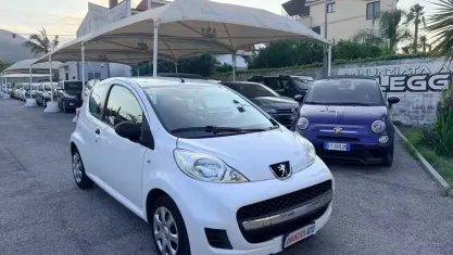Usata Peugeot 107 68 CV (50 kW) 2011 Bianco Utilitaria