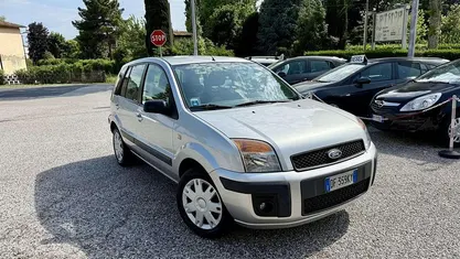 Grigio Usata 2007 Ford Fusion Monovolume | 3600 € (Cara)