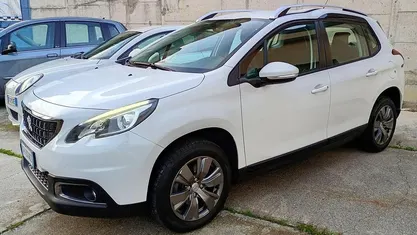 Usata 2025 Peugeot 2008 SUV | 8500 €