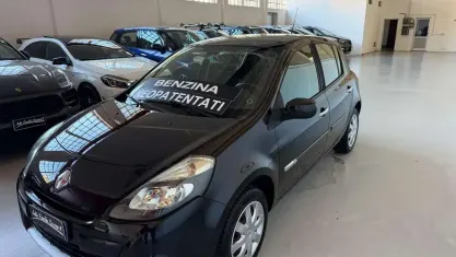 Usata Renault Clio II Dynamique 75 CV (55 kW) 2010 Nero Berlina