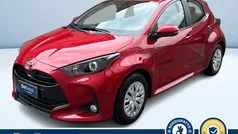 Rosso Usata 2022 Toyota Yaris Active Tre volumi | 15.700 € (Buon prezzo)