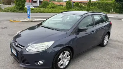 Usata Ford Focus 95 CV (69 kW) 2013 Grigio Station wagon