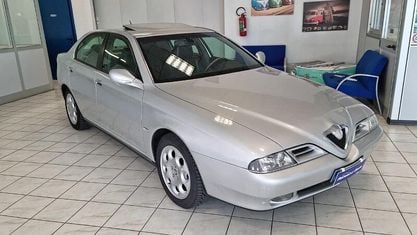 Usata Alfa Romeo 166 Distinctive 188 CV (138 kW) 2002 Argento Berlina