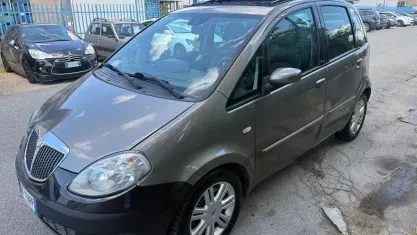 Usata Lancia Musa 90 CV (66 kW) 2008 Grigio Monovolume