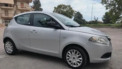 Grigio Usata 2014 Lancia Ypsilon Gold Due volumi | 5999 € (Buon prezzo)